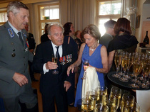 Kunniajäseniä kuvassa kaksi; Brandt ja juhlapuheenpitäjä Laukkanen